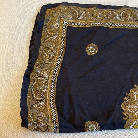 Silk small scarf/pocket square hand rolled edges black and gold - Picture 9 of 9